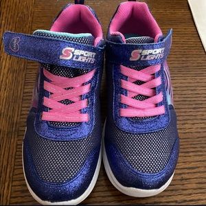 Girls size 2 light up purple Skechers